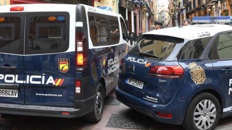 Dos detenidos, uno menor, por agredir a hombre que les afeó su conducta