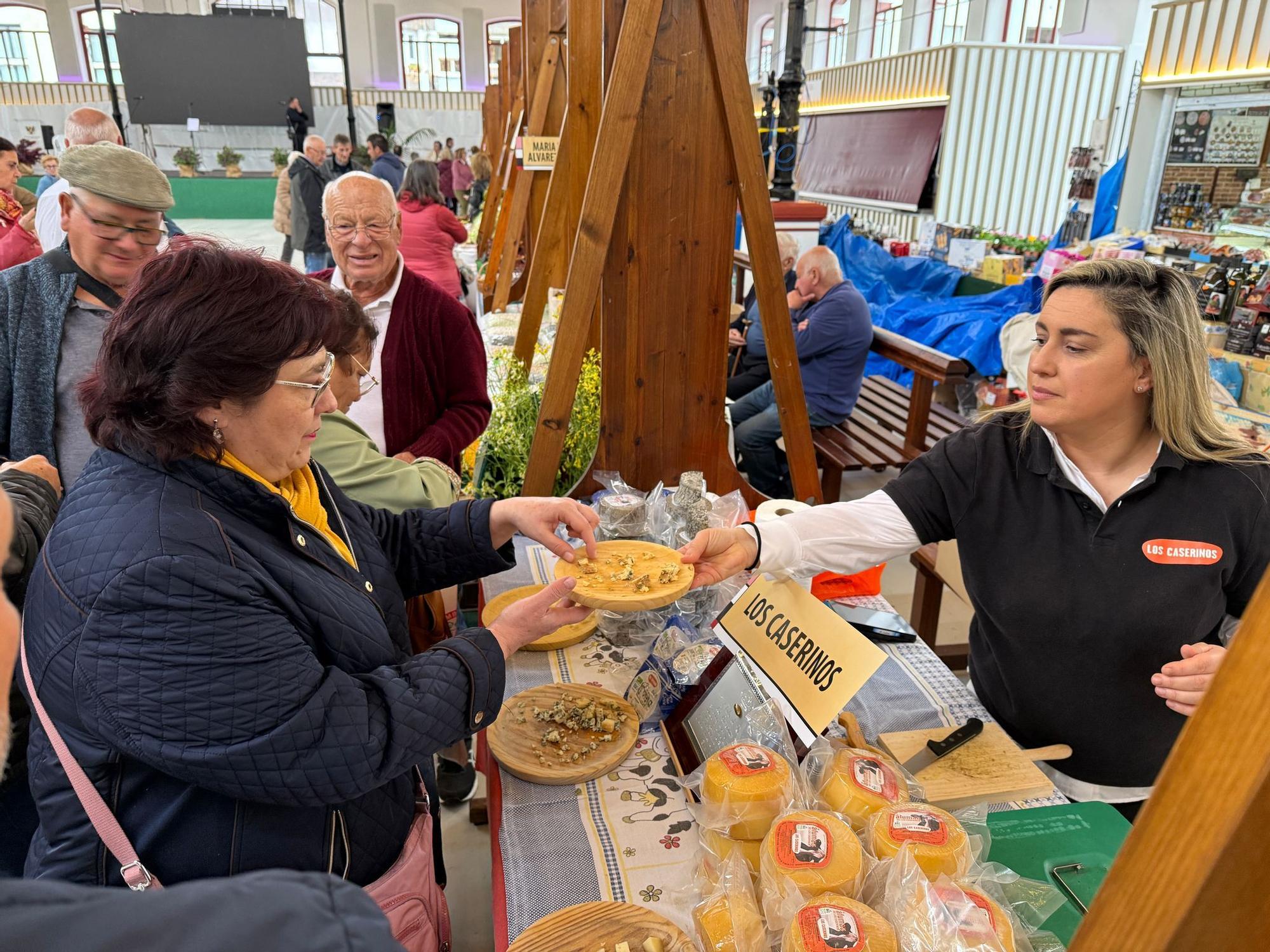 El Mercáu de Primavera enriquece la villa
