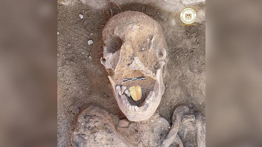 Nuevas momias con lenguas de oro descubiertas en Egipto
