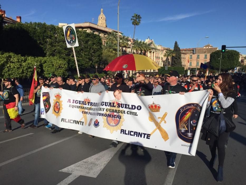 Agentes de Alicante en la protesta de Murcia.