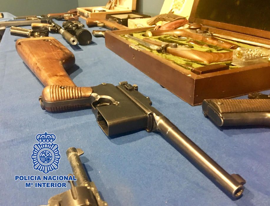 Intervienen en una vivienda de Murcia 39 armas de fuego, algunas de guerra