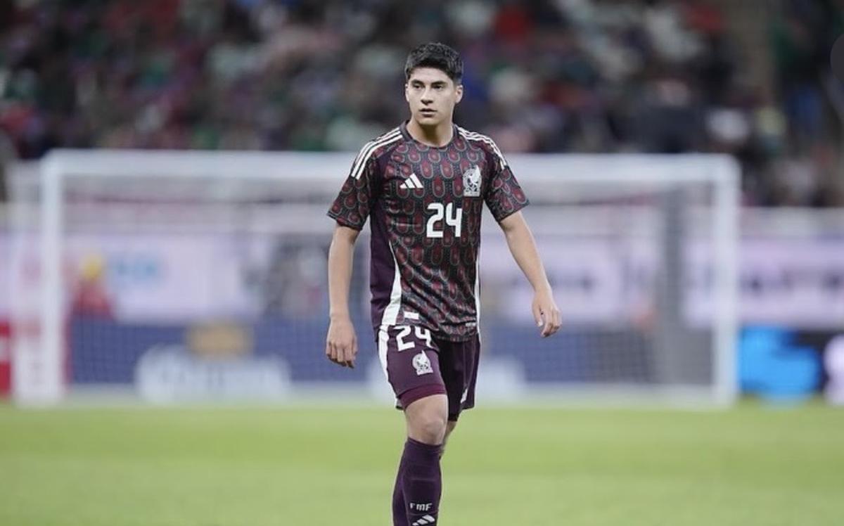 Obed Vargas, durante un partido con la selección de México.