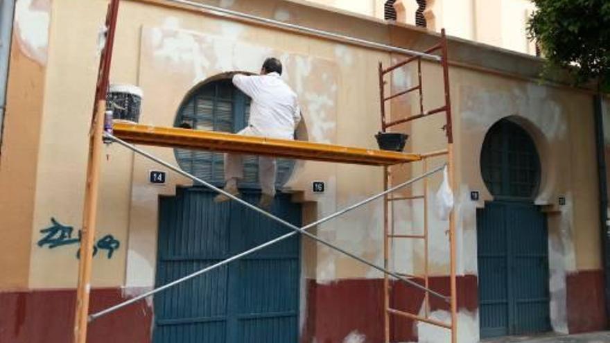 Los últimos arreglos en la fachada del Mercado de Abastos de Aspe.