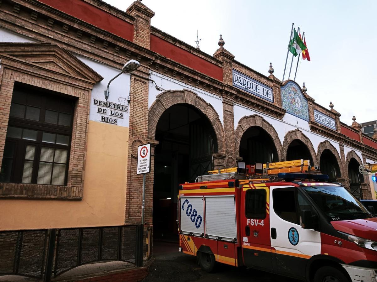 Archivo - Vehículo de bomberos de Sevilla.