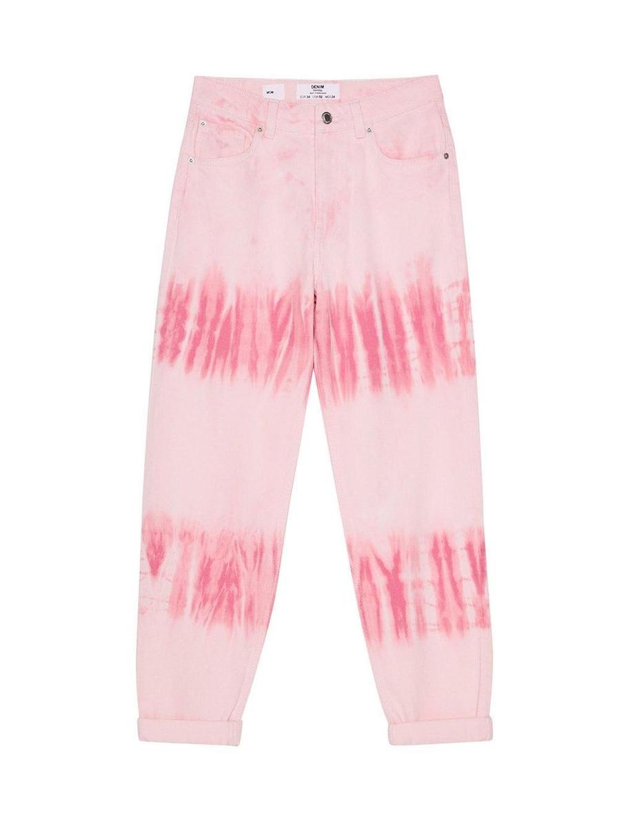 Pantalón denim en rosa Tie Dye de Jessica Goicoechea x Bershka. (Precio: 29,99 euros)