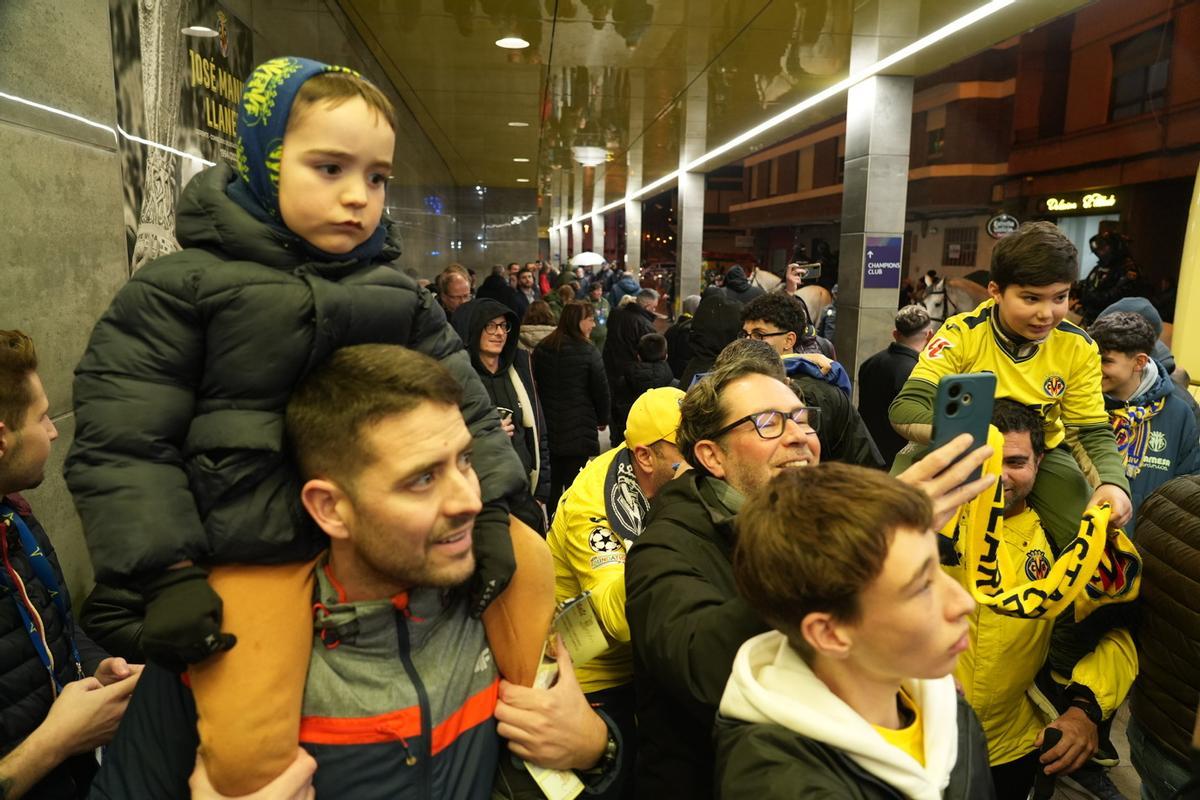 Galería: La lluvia no impide a la afición amarilla perderse el Villarreal-Ajax