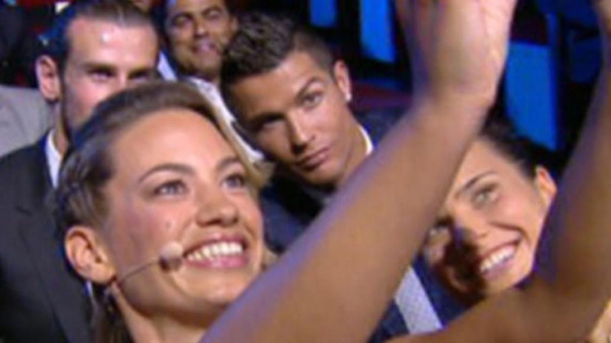 Cristiano, en el selfie de la presentadora Anne-Laure Bonnet