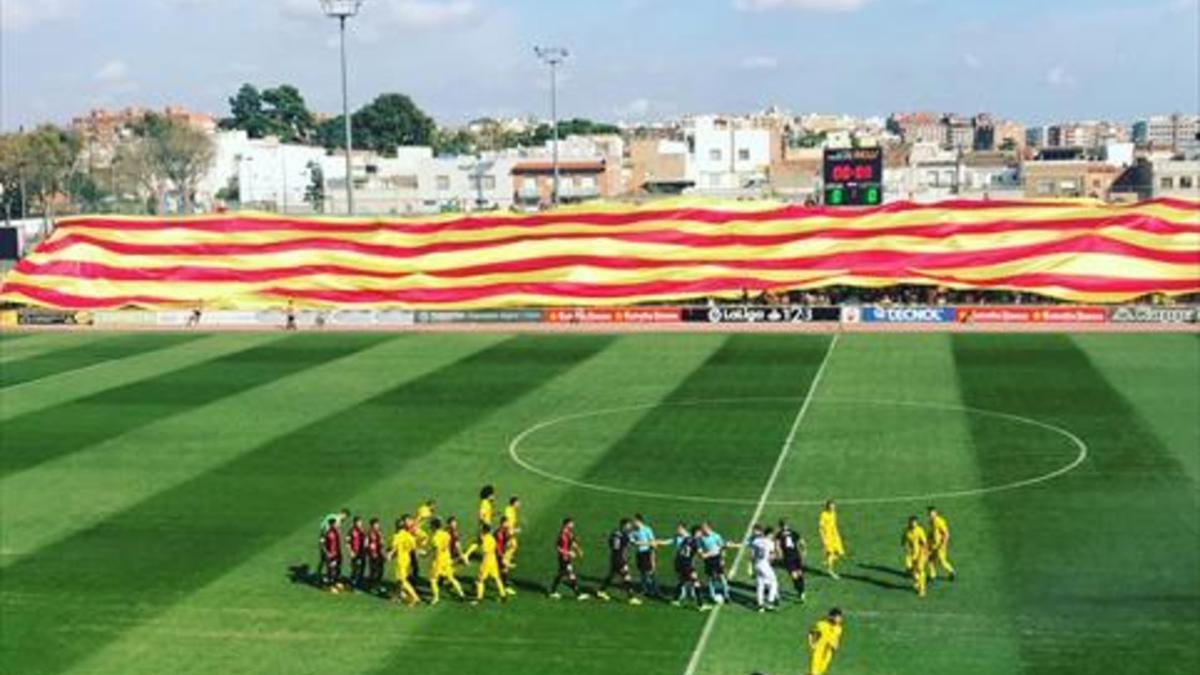 La bandera cuatribarrada que exhibió el Reus.