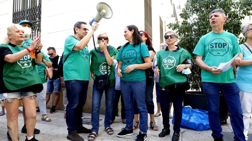 Paralizan el desahucio de una madre con tres niños propuesto por un fondo buitre