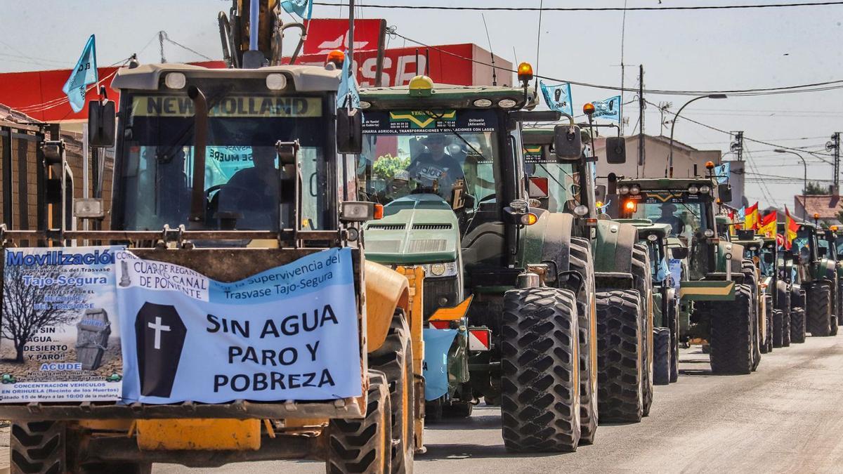 Los regantes han abierto la «batalla jurídica» para recuperar el agua del trasvase pero no descartan nuevas movilizaciones.