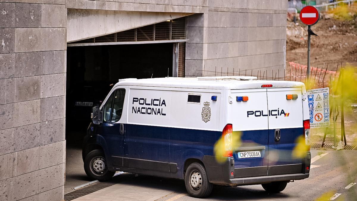 Maikel Mesa, detenido por un presunto robo con violencia y trasladado a los juzgados de La Laguna para un juicio rápido