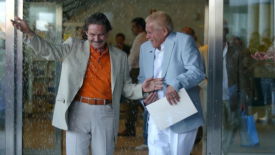 El matrimonio LGTBI cumple 20 años con récord de bodas y el 90% de apoyo social: &quot;Por primera vez se nos respetó&quot;