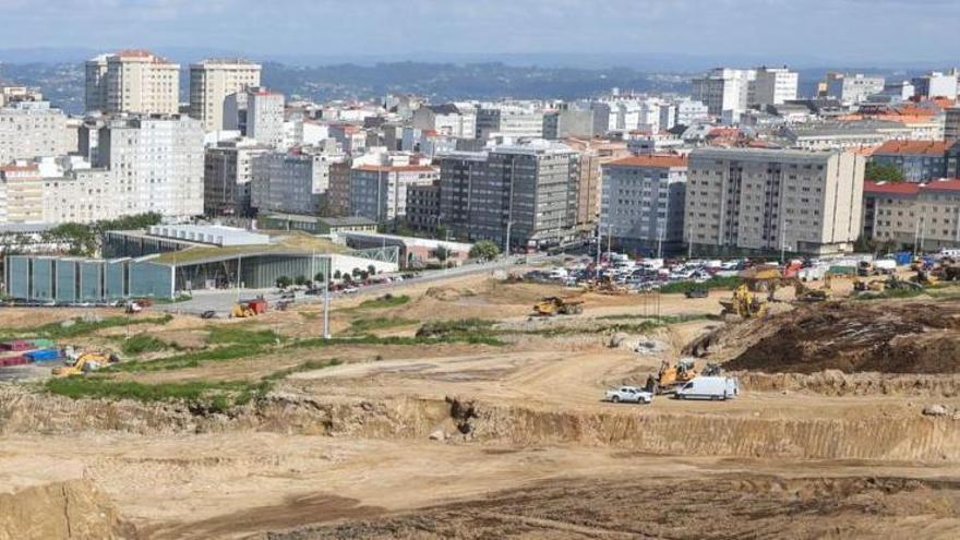 Obras en San Pedro de Visma junto al Ágora, en la zona donde estarán las torres y el Mercadona. | G. Barreiros/R. A.