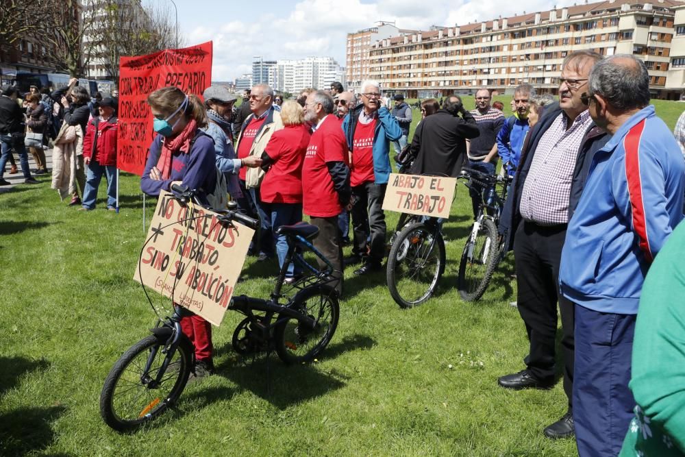 Los sindicatos minoritarios reclaman en Gijón políticas contra la precariedad