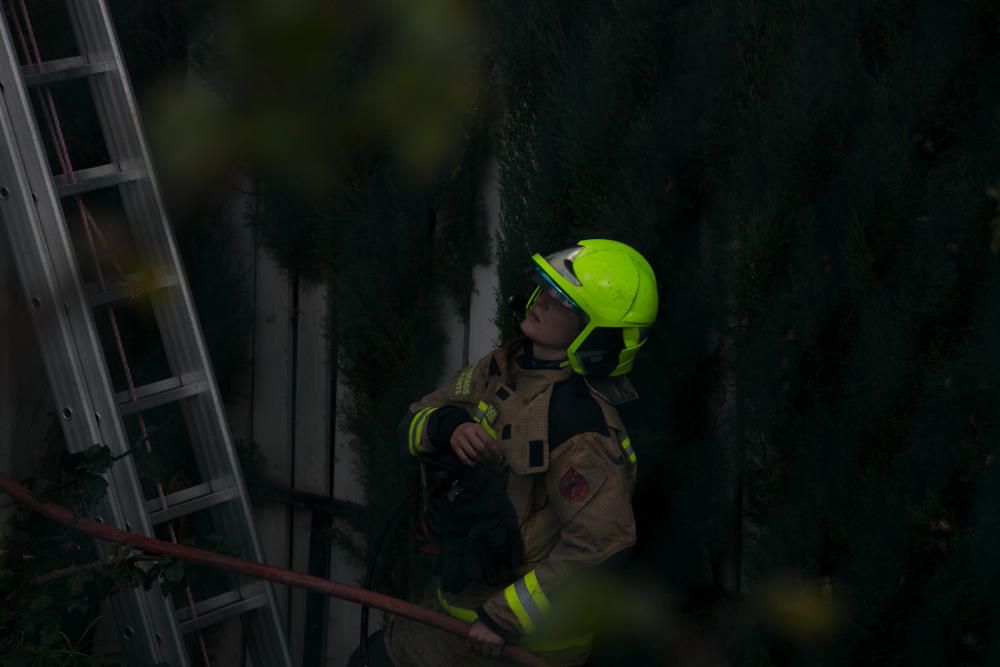 Incendio en un bungalow abandonado en urbanización Jardines de Las Huertas.