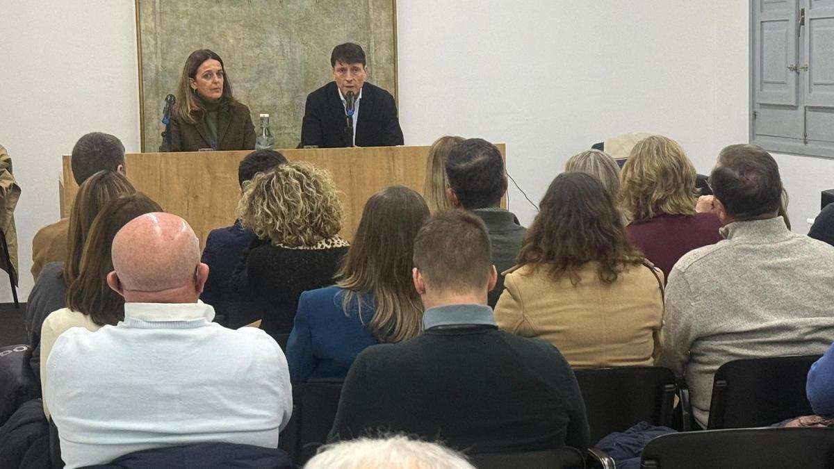 La reunión con alcaldes y concejales del PP protagonizada por la consellera de Justicia y el portavoz popular de Xàtiva.