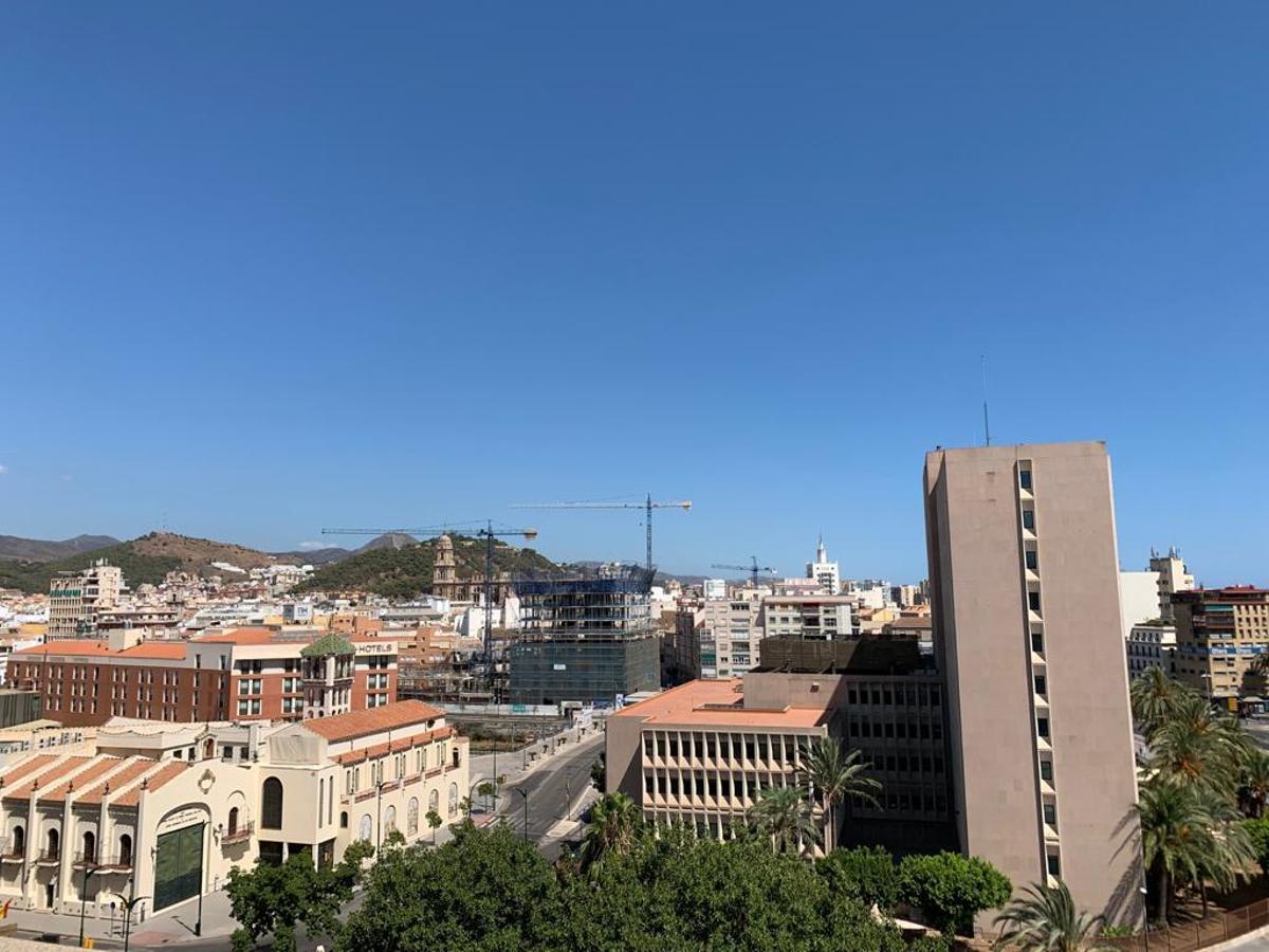 Estructura del hotel de Hoyo de Espateros desde la terraza del Corte Inglés.