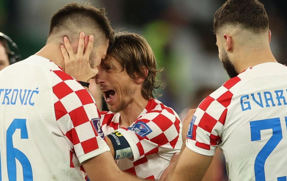 Luka Modric celebra con sus compañeros el acceso a las semifinales