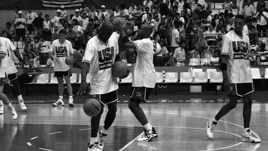 Els jugadors dels Estats Units, amb Michael Jordan al capdavant, van jugar el primer partit a Badalona