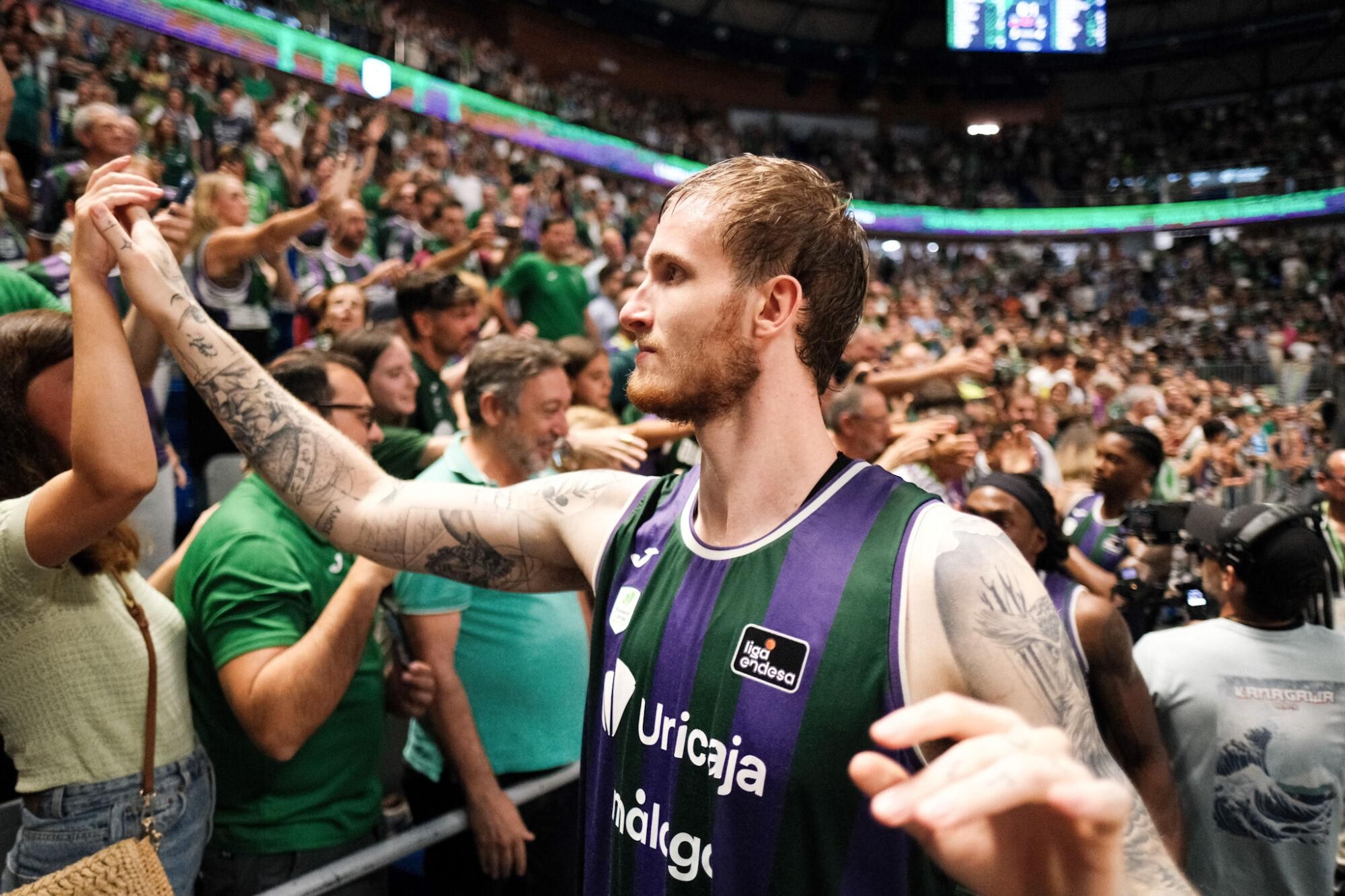 Despedida entre afición y el Unicaja