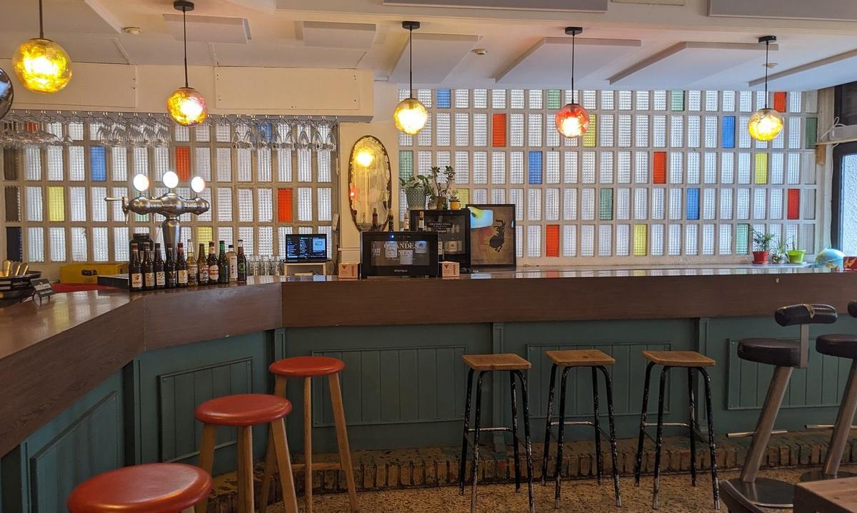 Se trata de un negocio en funcionamiento que cuenta con una clientela fija.