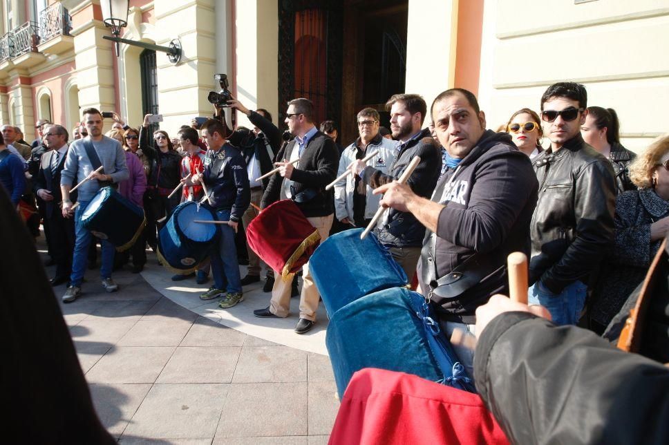 Los cofrades se manifiestan por la Semana Santa tradicional