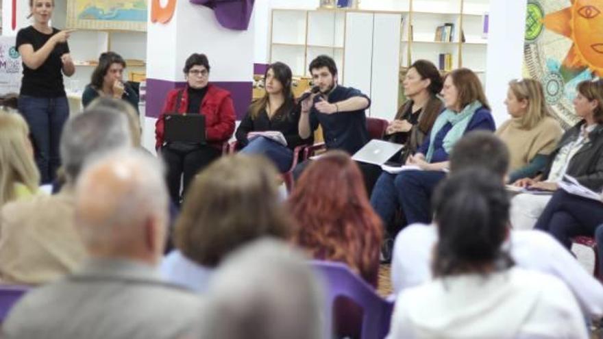 El diputado alicantino Antonio Estañ, en una asamblea.