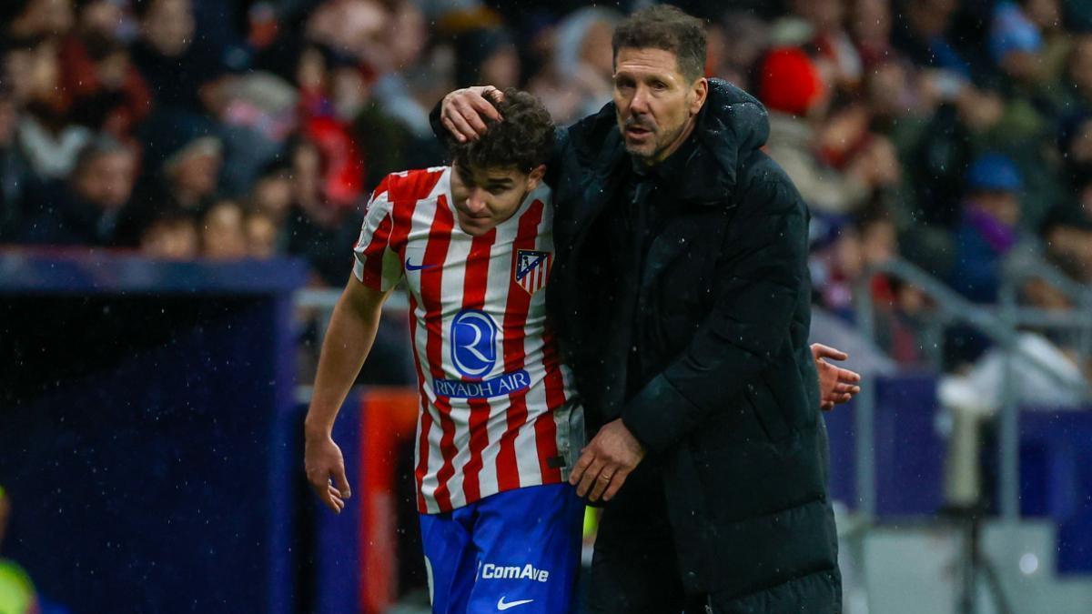 ATLÉTICO DE MADRID | Simeone, sobre Julián Álvarez: «La situación es clara, el club ha tomado una decisión»