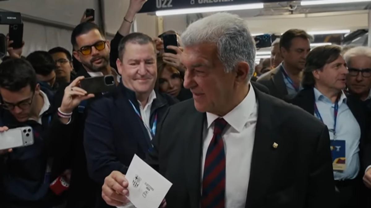 ¡Llega Joan Laporta! Aclamado con gritos de "president"