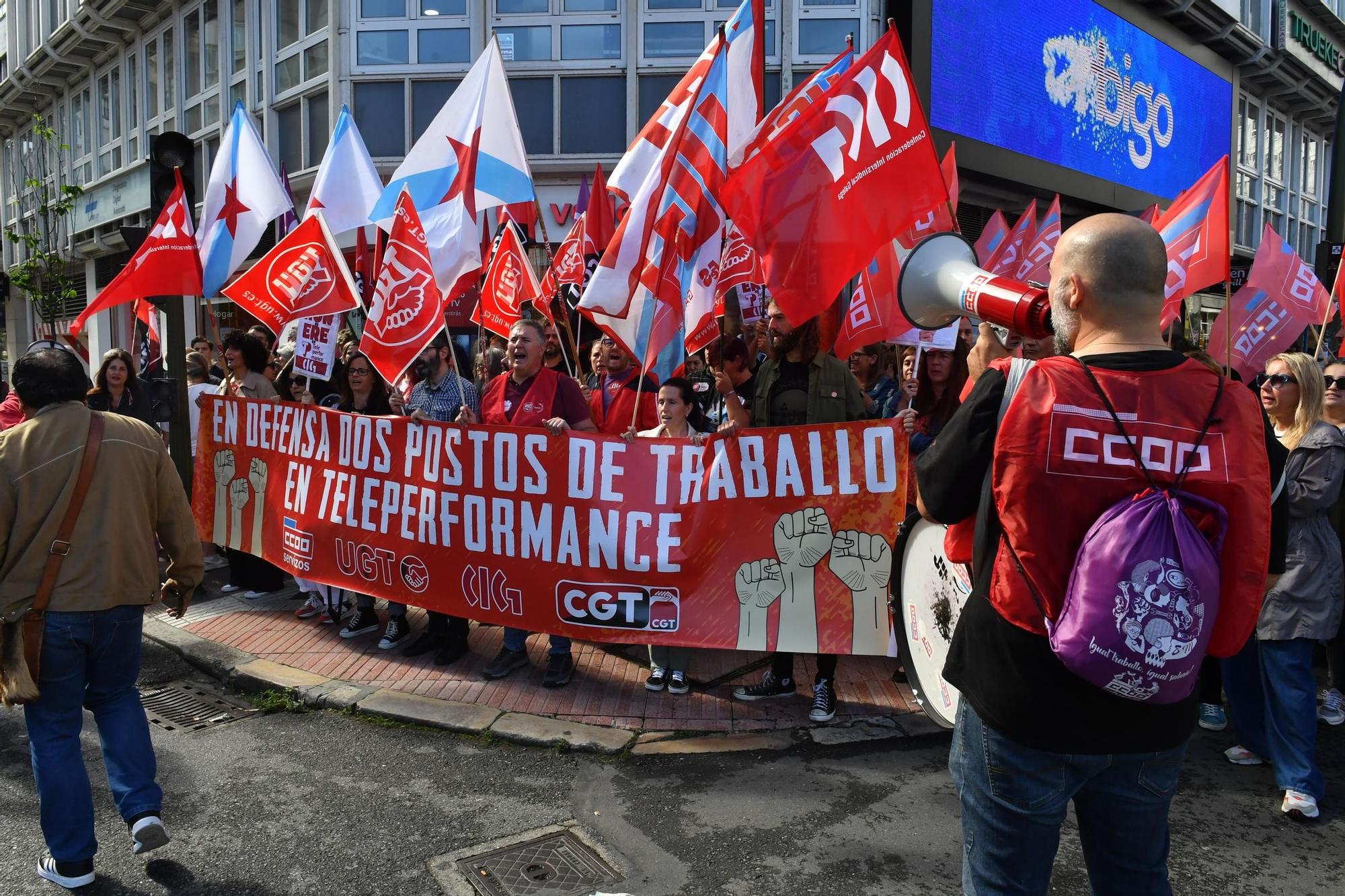 Personal de Teleperformance protesta por el ERE que afecta a 38 trabajadores en A Coruña