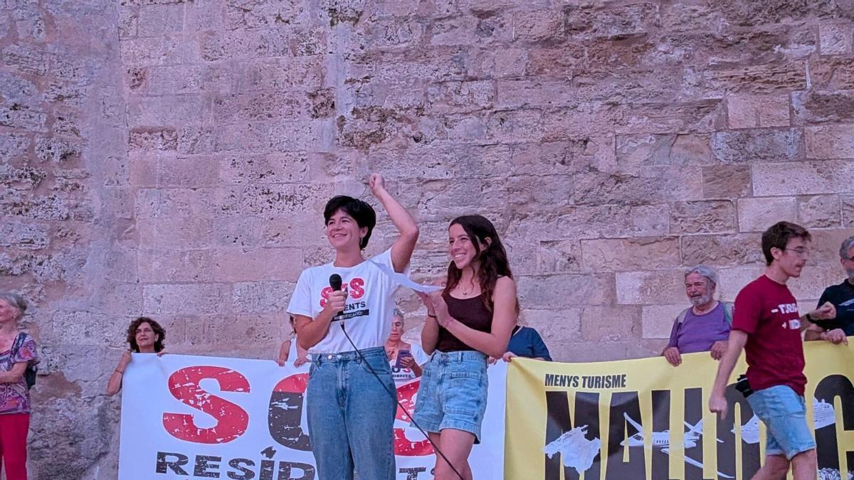 Las activistas detenidas en Santa Maria celebran la "victoria ante la represión" de la protesta contra la saturación.