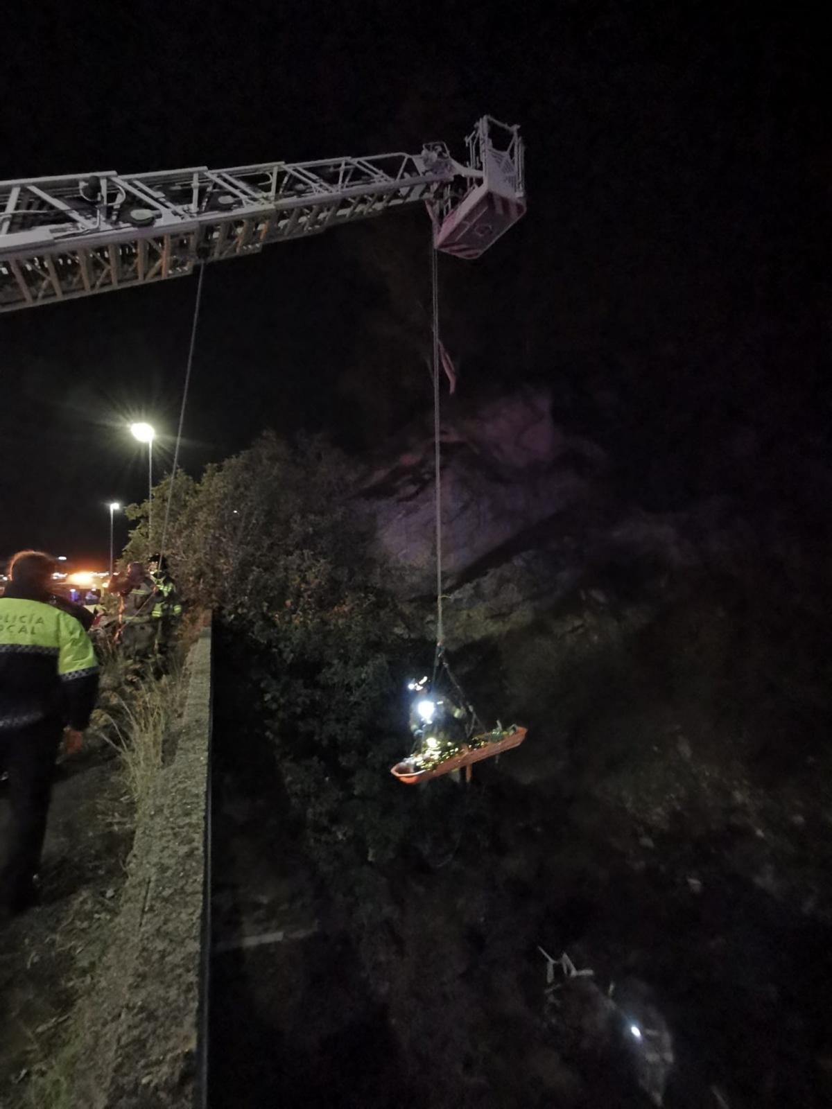 Rescatan a un joven tras rodar 40 metros por la ladera del Fuerte