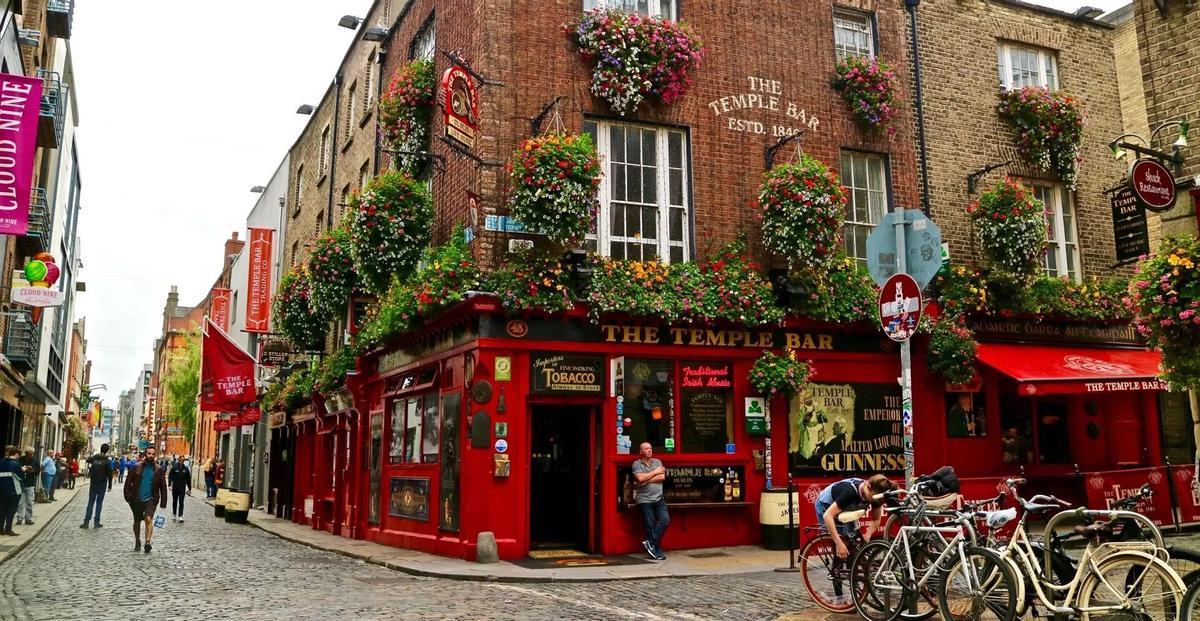 El Temple Bar de Dublín, uno de los pubs más reconocidos de la capital irlandesa.