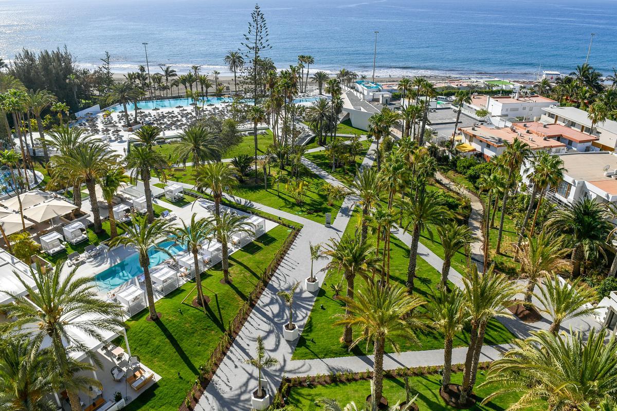 Imagen panorámica de las zonas exteriores del hotel Paradisus Gran Canaria.