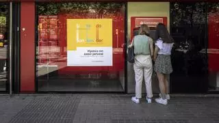 Los gallegos tienen ahorrado casi el doble de lo que deben en créditos a los bancos