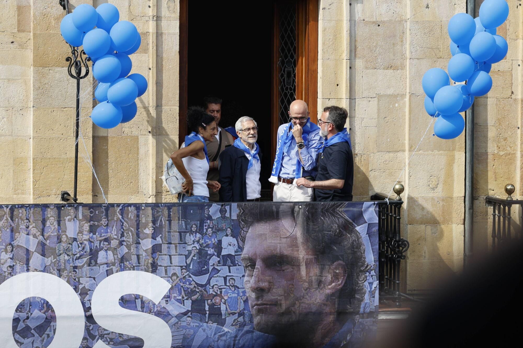 Locura azul en las calles de Oviedo para celebrar el ascenso del equipo a Primera División