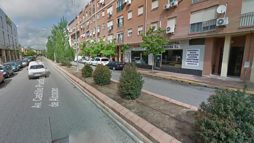 Una menor de 15 años sufre una intoxicación por humo en un incendio en una vivienda de Badajoz