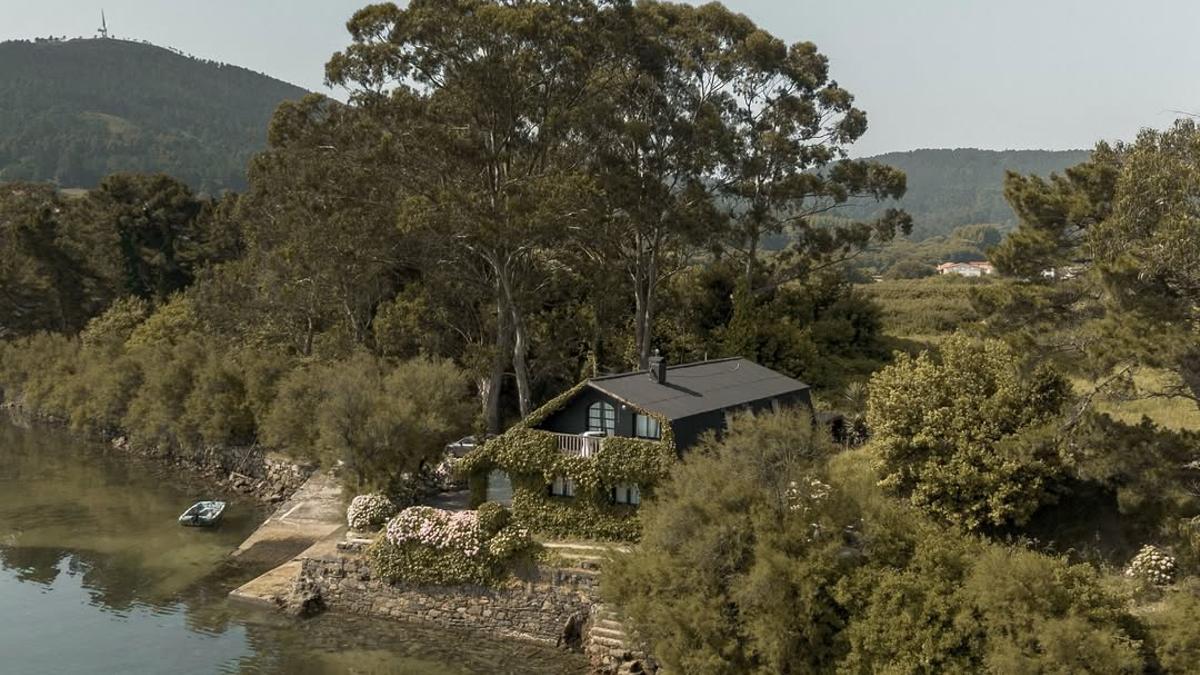 Esta casa sobre el mar está disponible para alquiler vacacional.