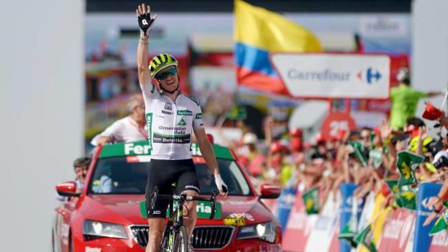 El estadounidense Benjamin King celebra la victoria conseguida ayer en La Covatilla.