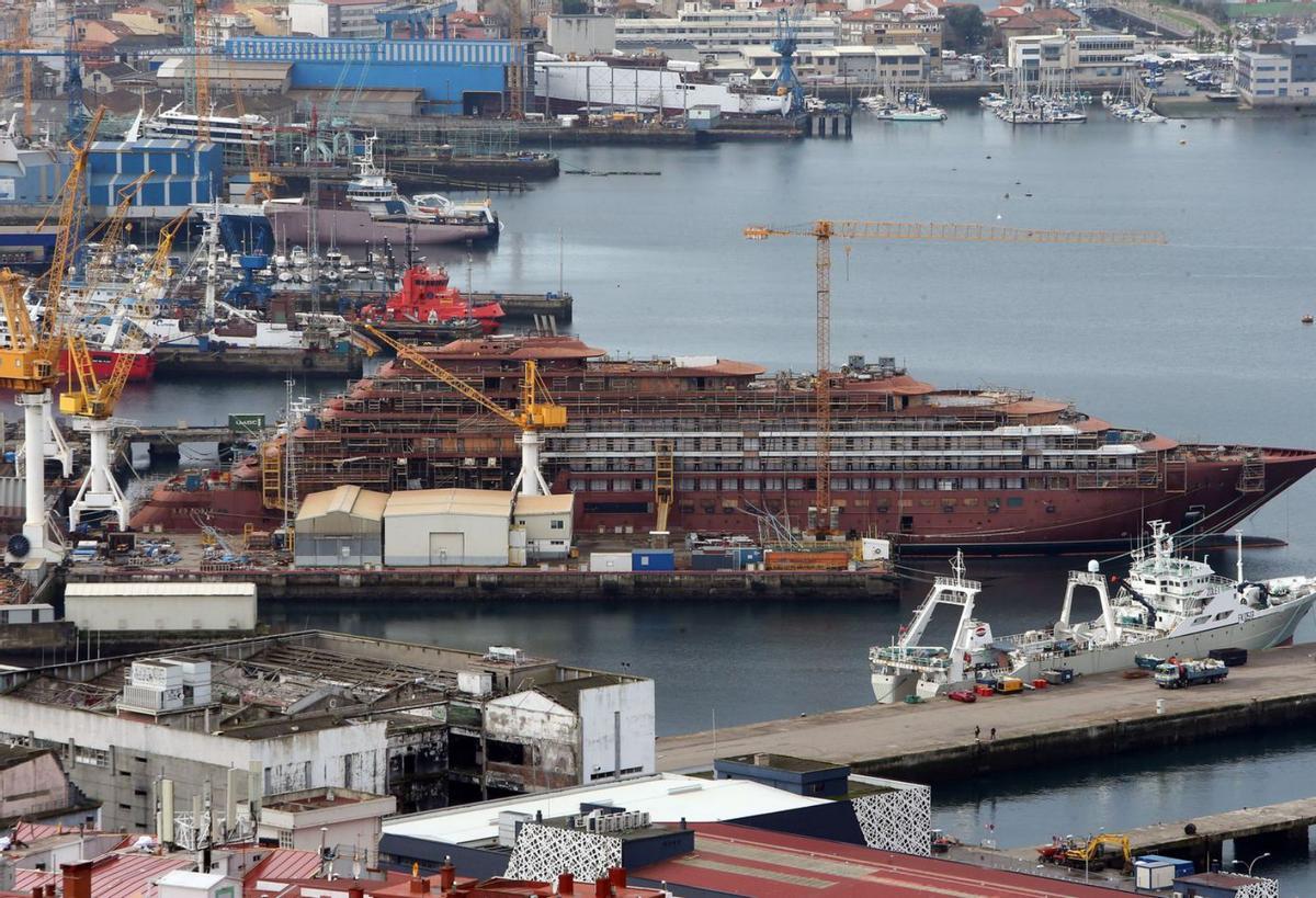La construcción 1705 de Hijos de J. Barreras, en el muelle del astillero. |  Marta G. Brea