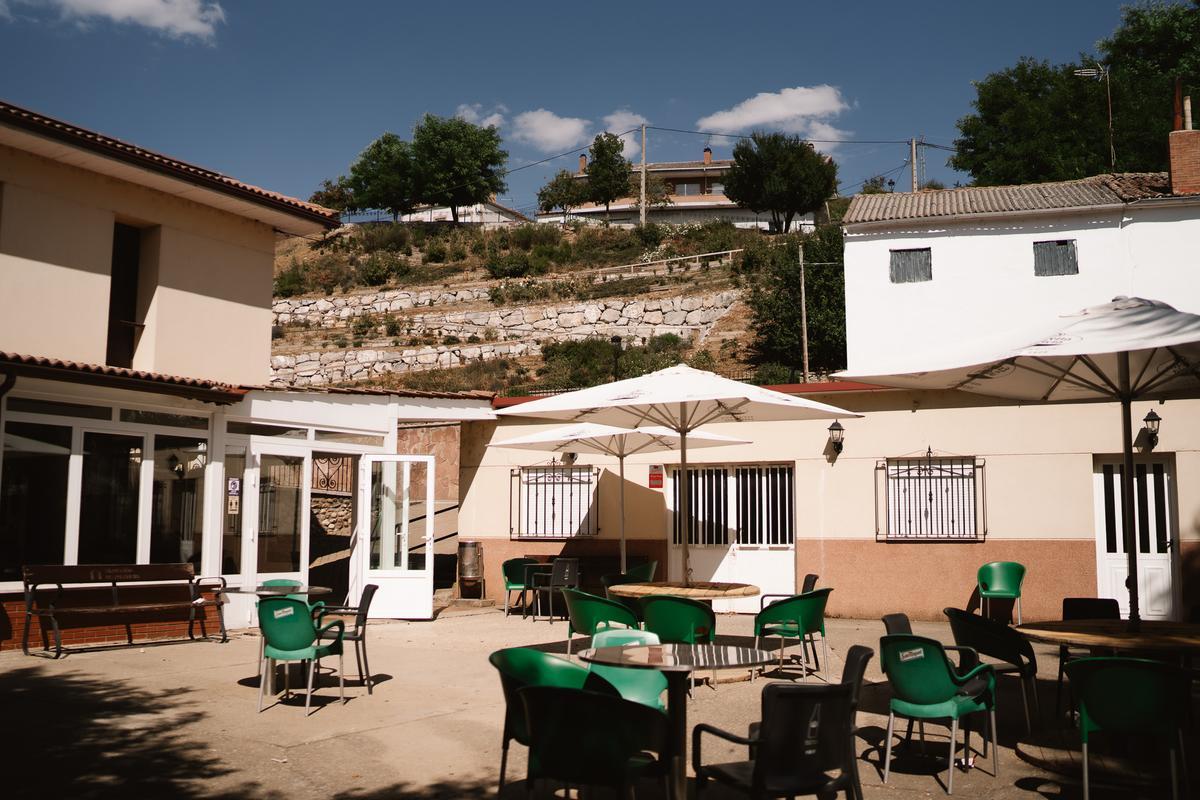 El bar de Villalba de Guardo está en la zona verde y era el antiguo teleclub.