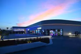 Torrevieja estrena el Paseo del Mar como nuevo espacio de ocio en el puerto