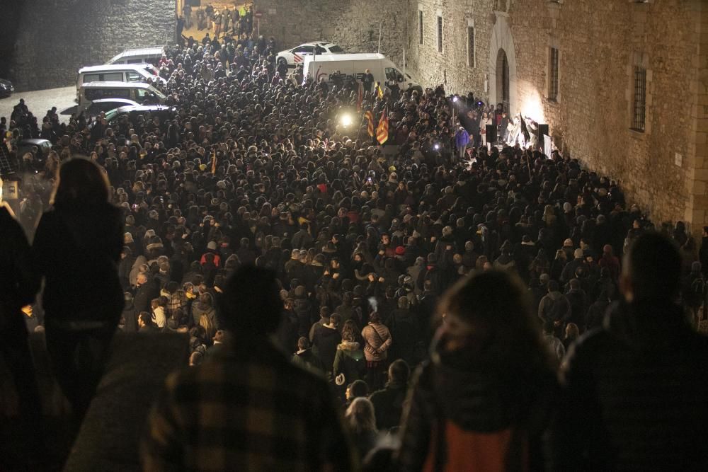 Concentració contra les detencions d'activistes pels talls de les vies de l'AVE en l'anviersari de l'1-O