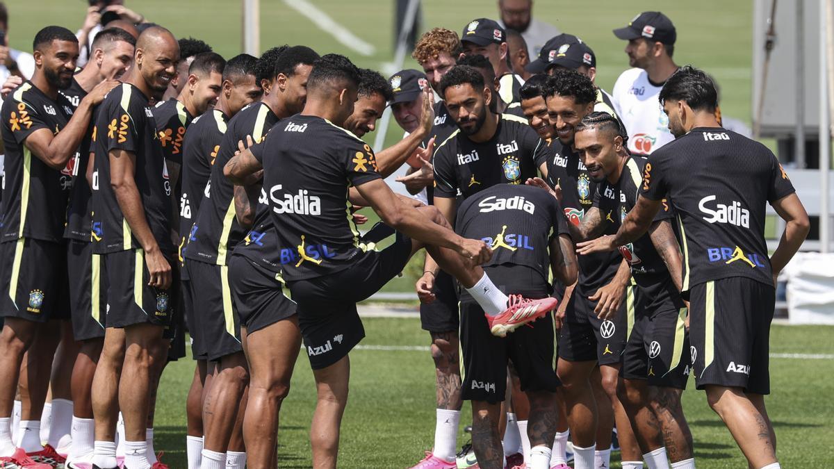 Neymar entrenó con sus compañeros