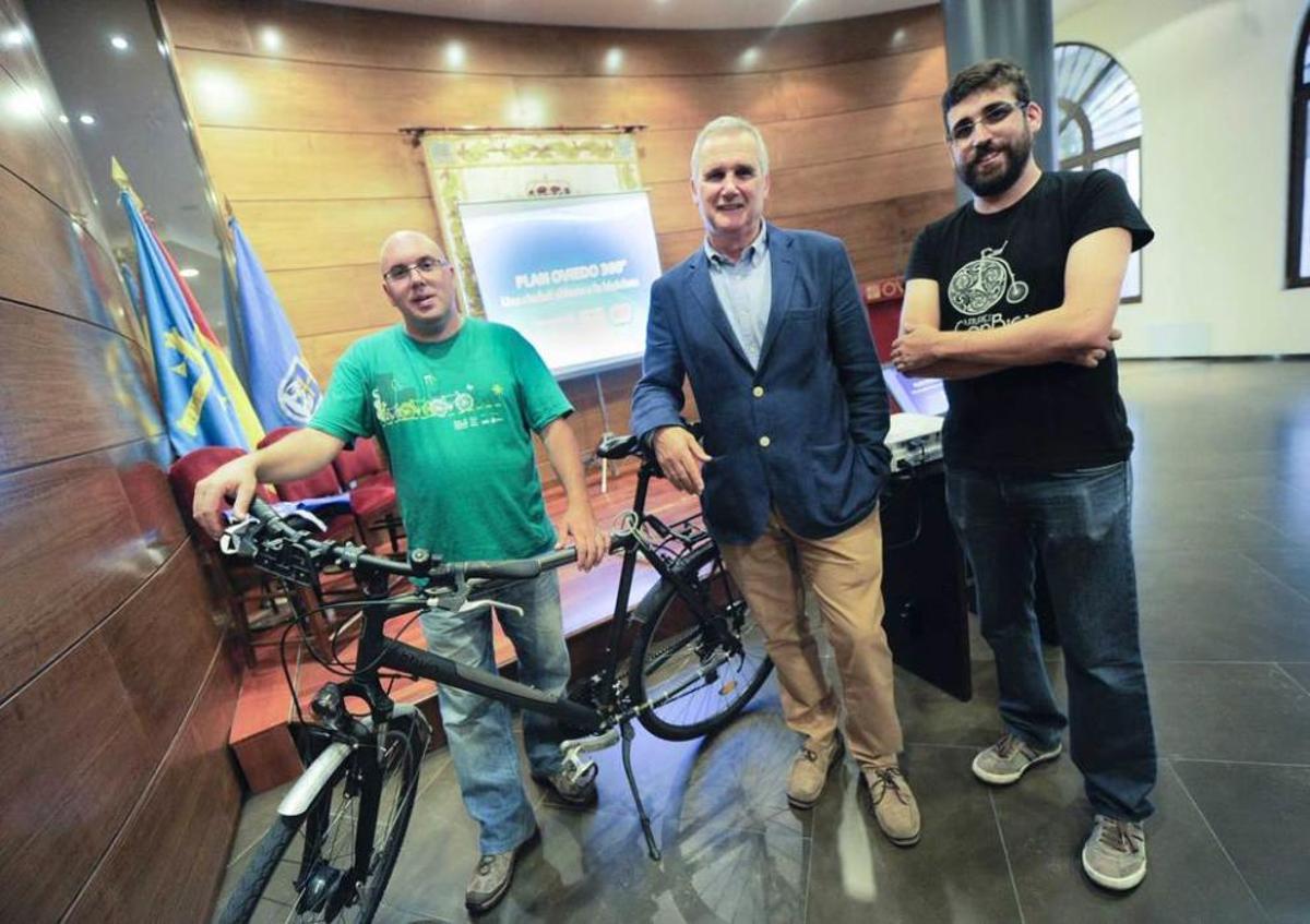 David Ripoll, Francisco Javier Bastida y Carlos Tejo, ayer, en el salón de actos del Ayuntamiento.