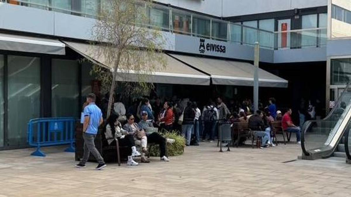 Cola para pedir el informe de vulnerabilidad hace tres meses.