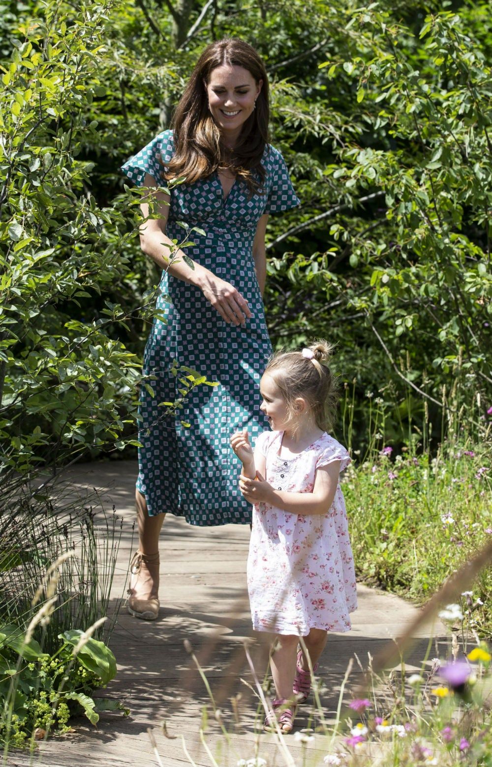 Kate Middleton en un acto oficial con niños