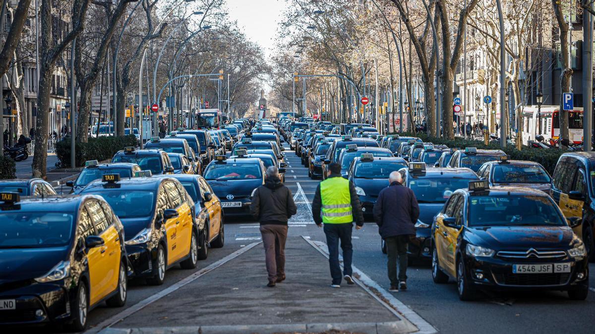 Concentración de taxistas en la Gran Vía