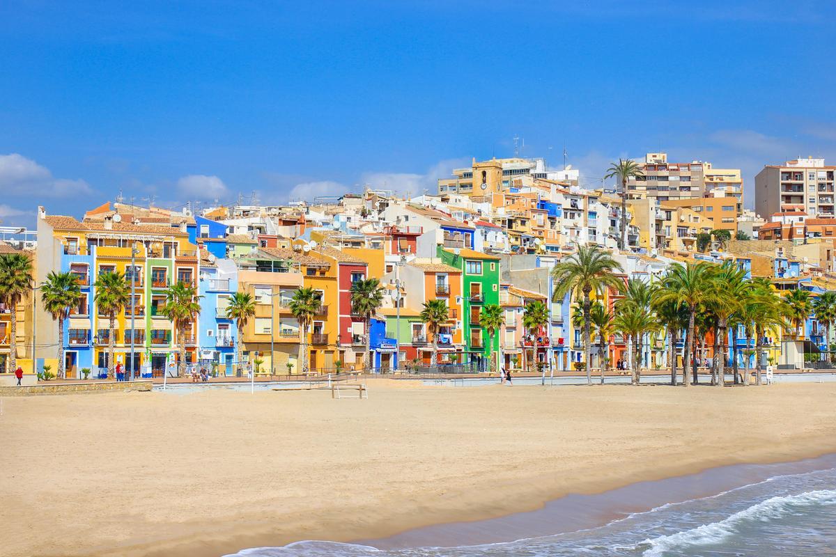 Su paseo marítimo es una de las imágenes más bellas de la Costa Blanca