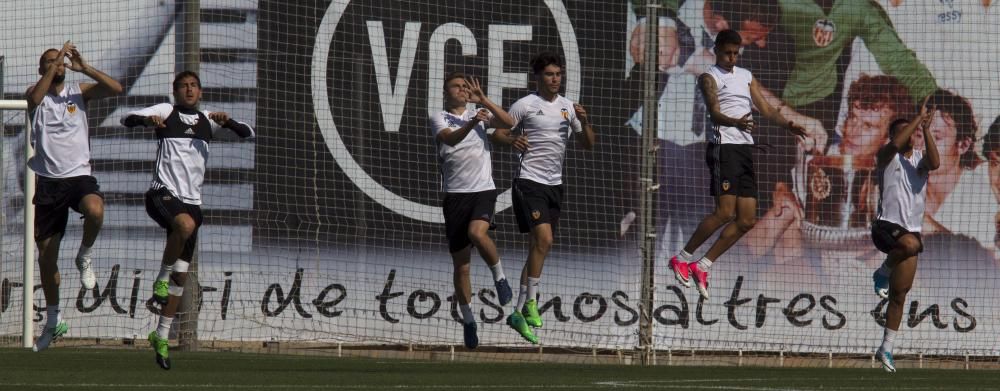 Rodrigo entrena con el grupo